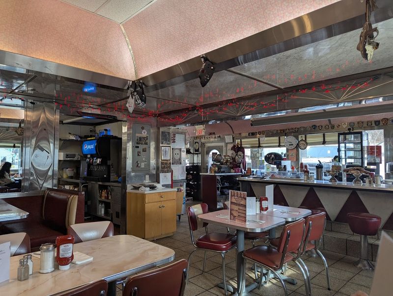 The Classic Diner Atmosphere That Keeps Locals Coming Back