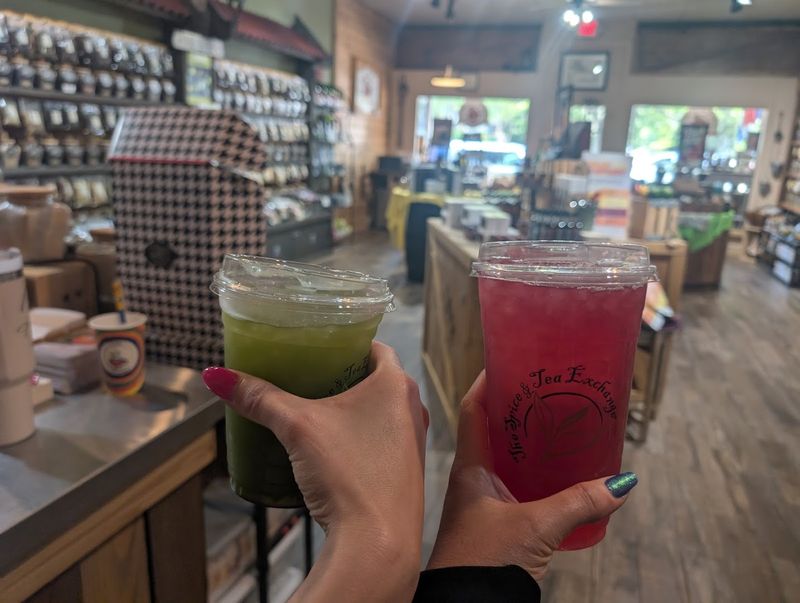 A Tea Bar That Lets You Sip Before You Shop