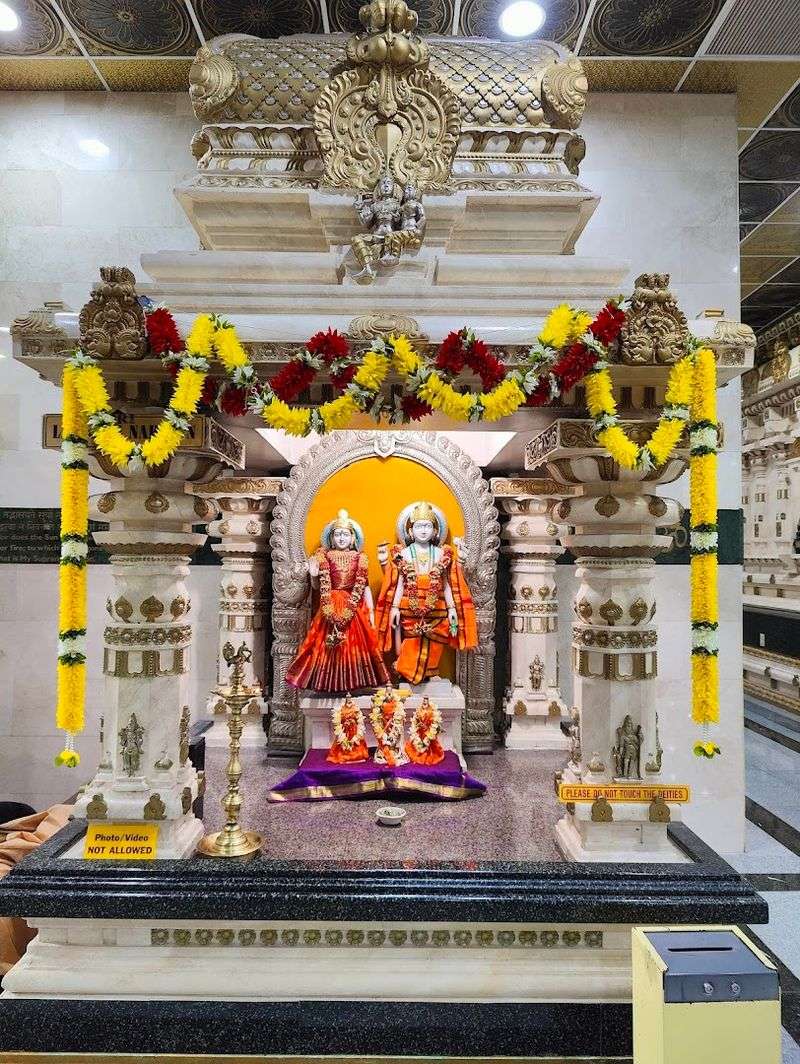 Daily Rituals and the Rhythm of Temple Life