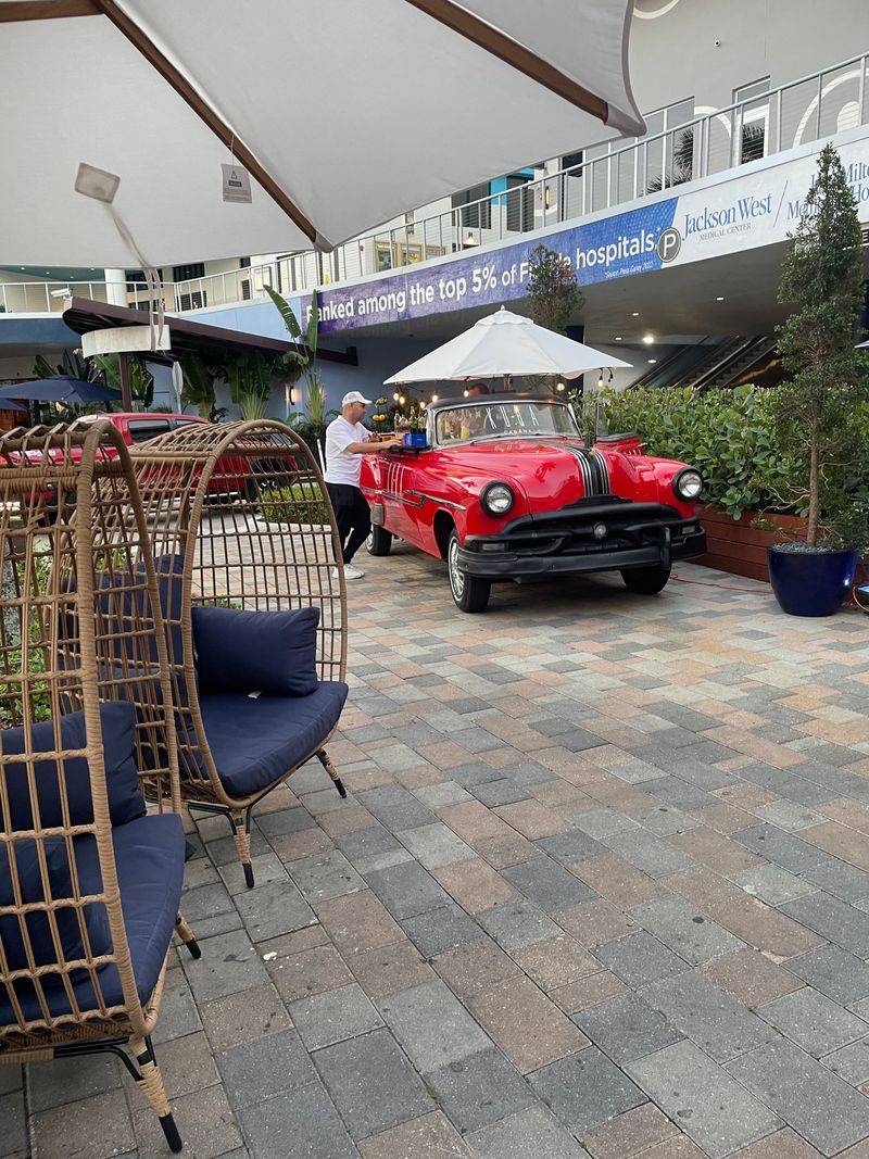 Play Sporting Lounge Miami