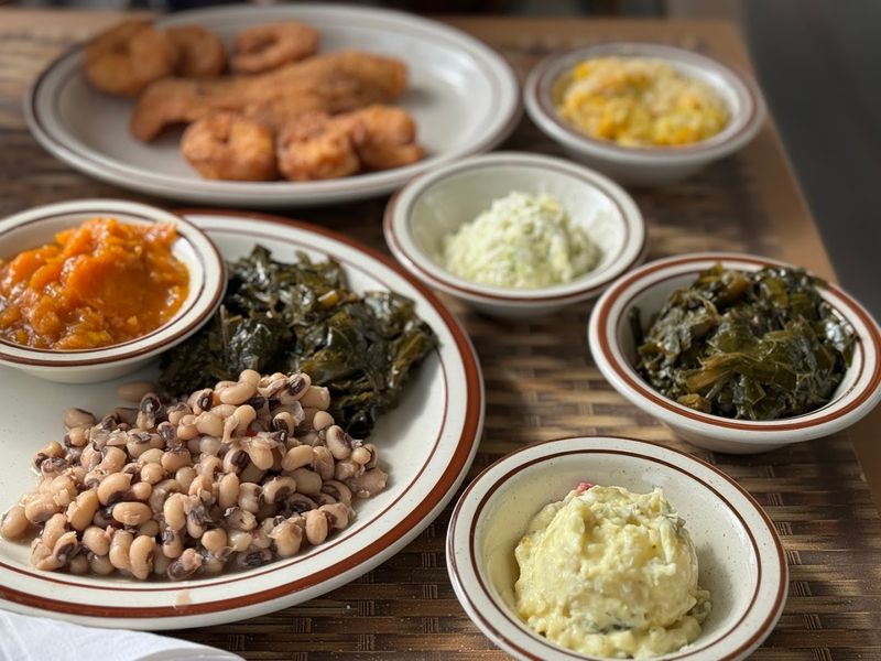 Mama Dip's Kitchen (Buffet-Style Experience) — Chapel Hill