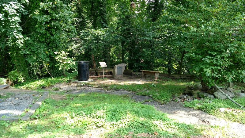 A Day Trip That Connects Two States