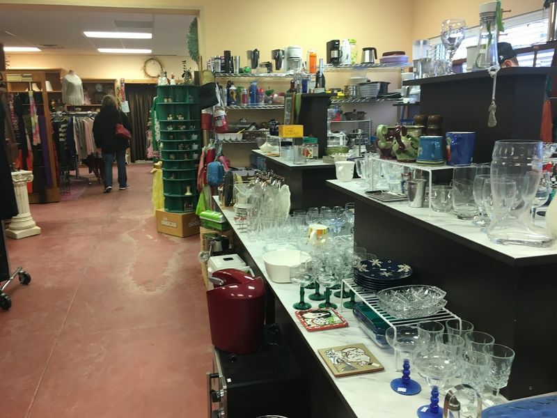 Hand Me Up Store — Omaha