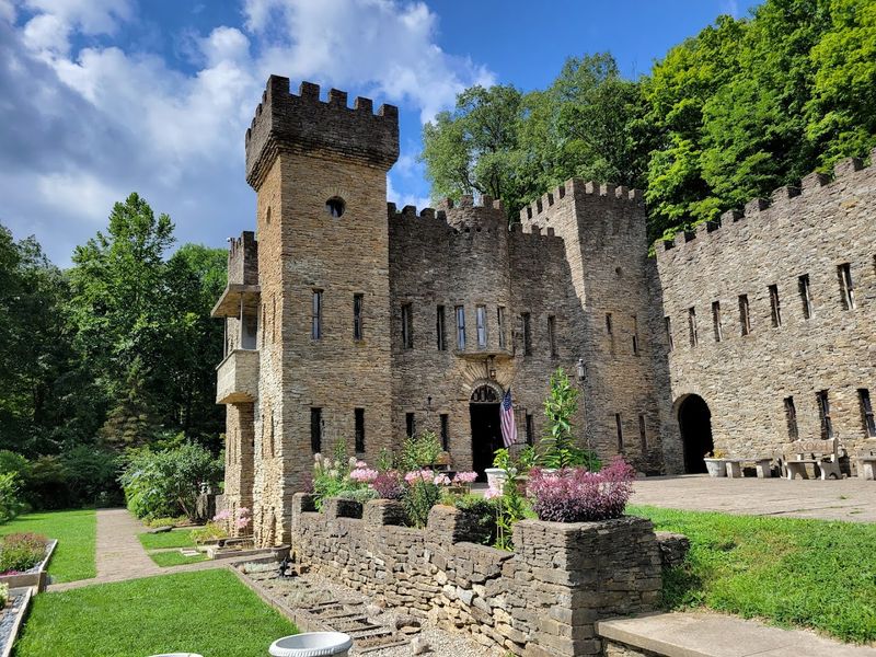 Loveland Castle (Chateau Laroche) - Loveland
