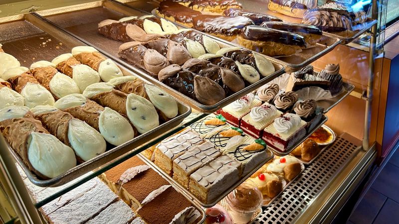 DeLillo Pastry Shop — Bronx (Arthur Avenue)