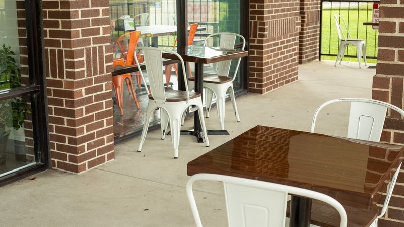 A Space That Works for Meetings and Solo Sessions