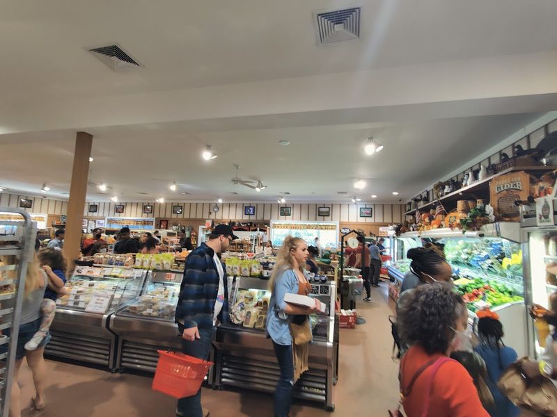 The Country Store That Earns Its Own Visit