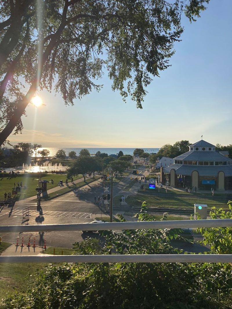 Where to Find Lake Bluff Park and How to Get There