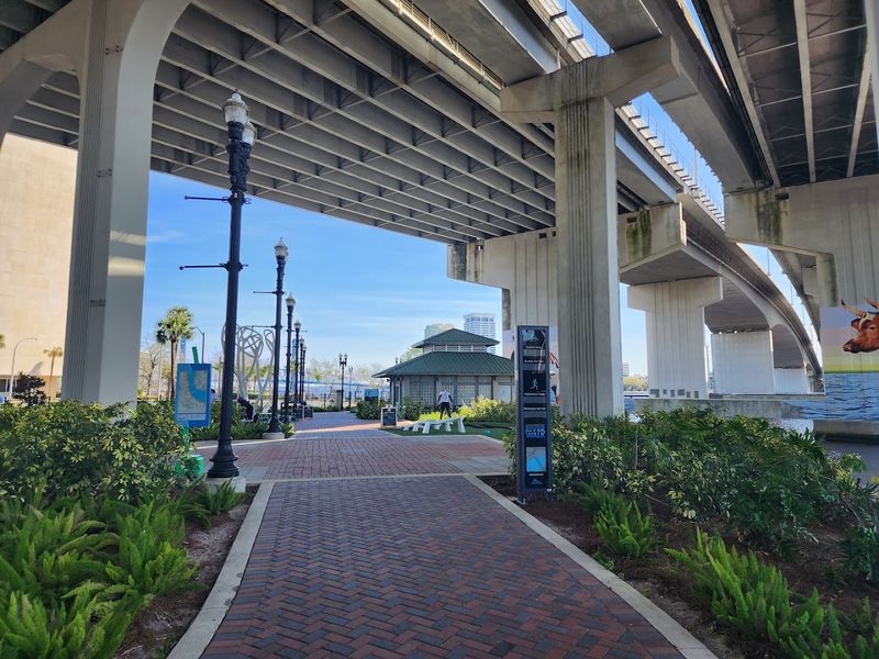 The Riverside Art Market Connection