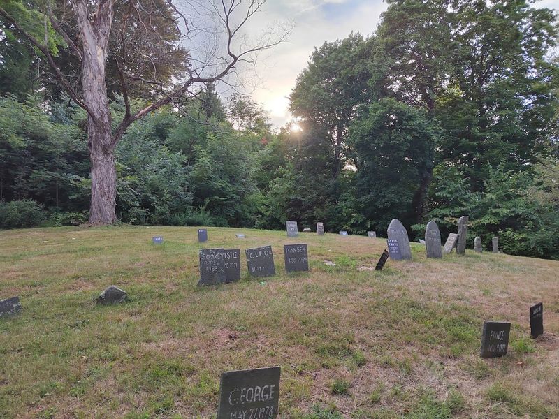 Doris Duke's Pet Cemetery – New Jersey, USA