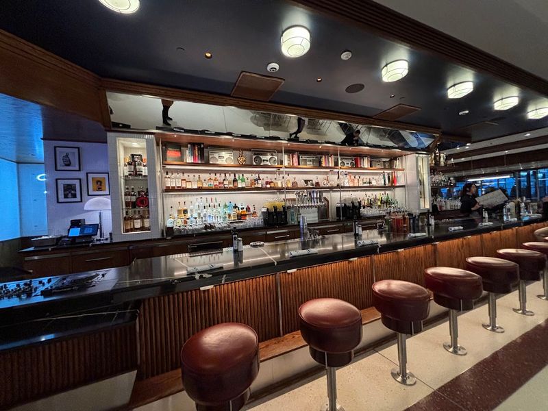 The Bar Scene That Surprises First-Timers