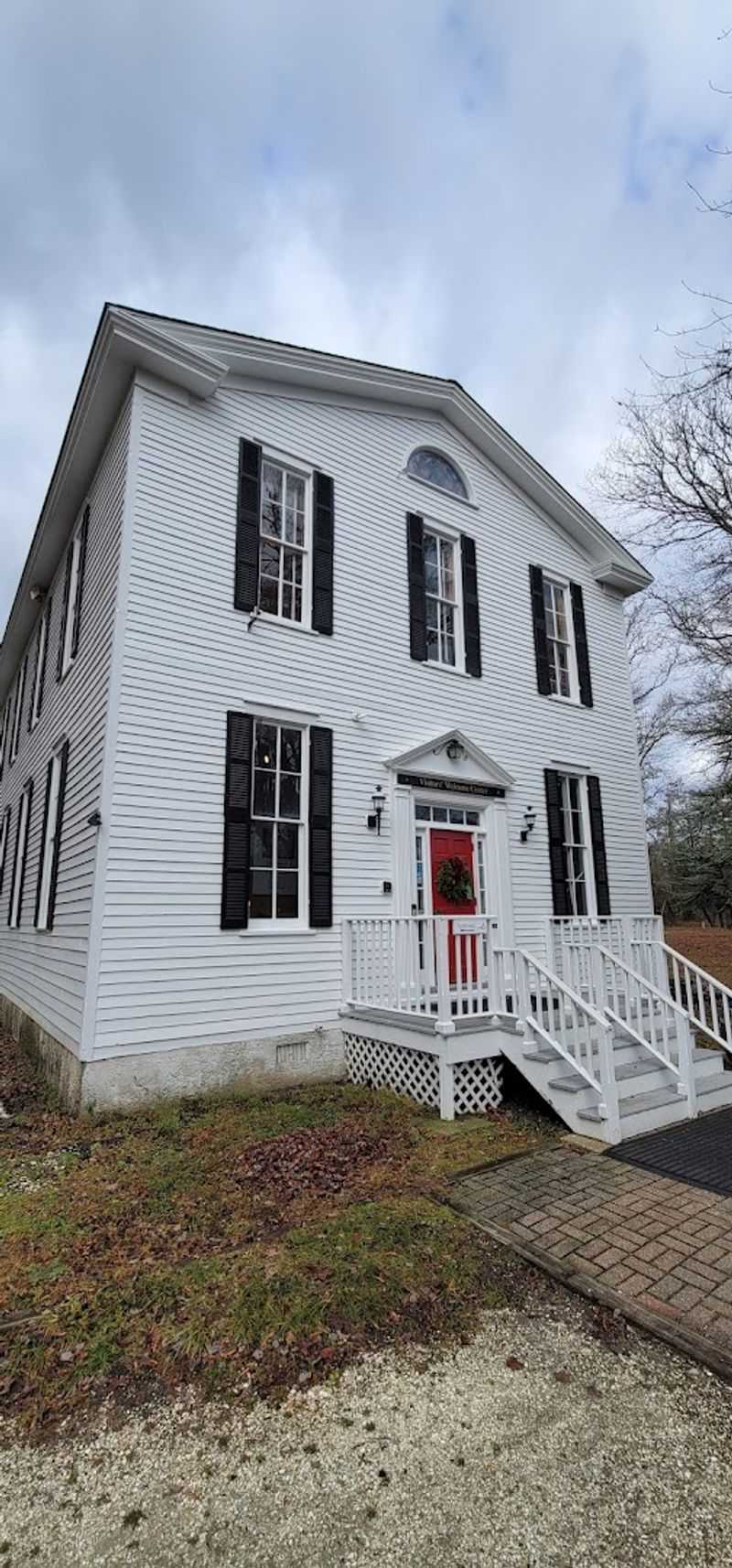 The Inn and the Upper-Middle-Class Cottage: Two Sides of Early American Life