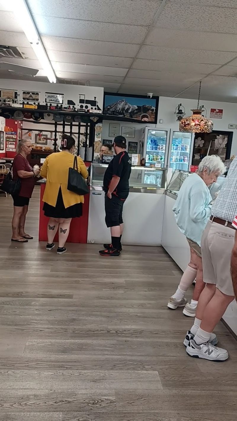 A Spot That Locals Have Claimed as Their Own