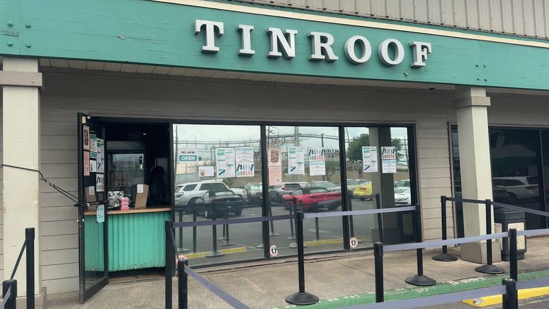 Tin Roof Maui — Kahului (Maui)