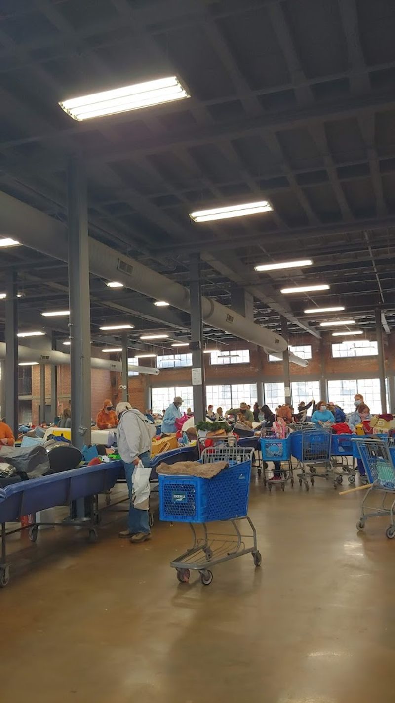 Goodwill Outlet Center — St. Louis