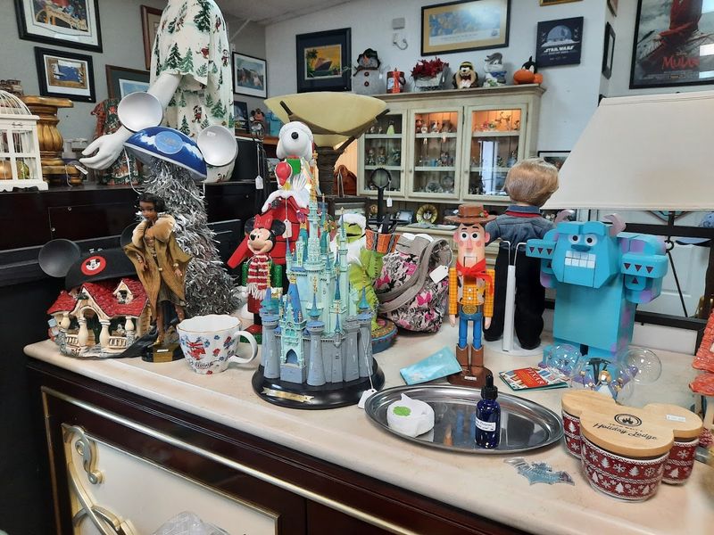 Vintage Figurines, Artwork, and Framed Pieces