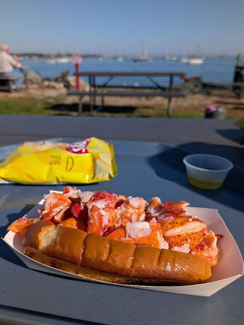 Connecticut - Abbott's Lobster in the Rough (Noank)