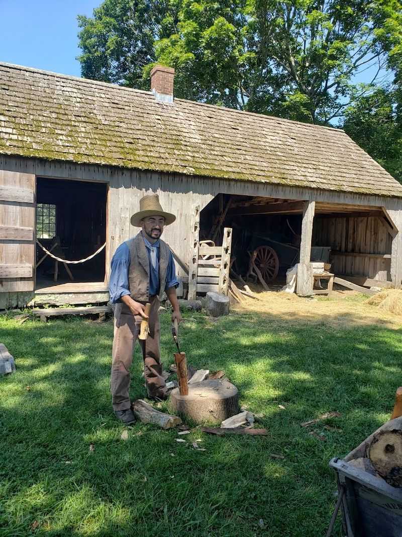 Coggeshall Farm Museum (Bristol, Rhode Island, 18th century)
