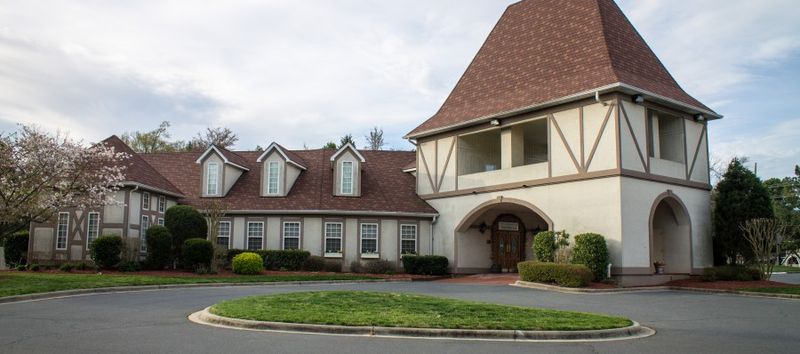 Hours, Reservations, and Practical Tips