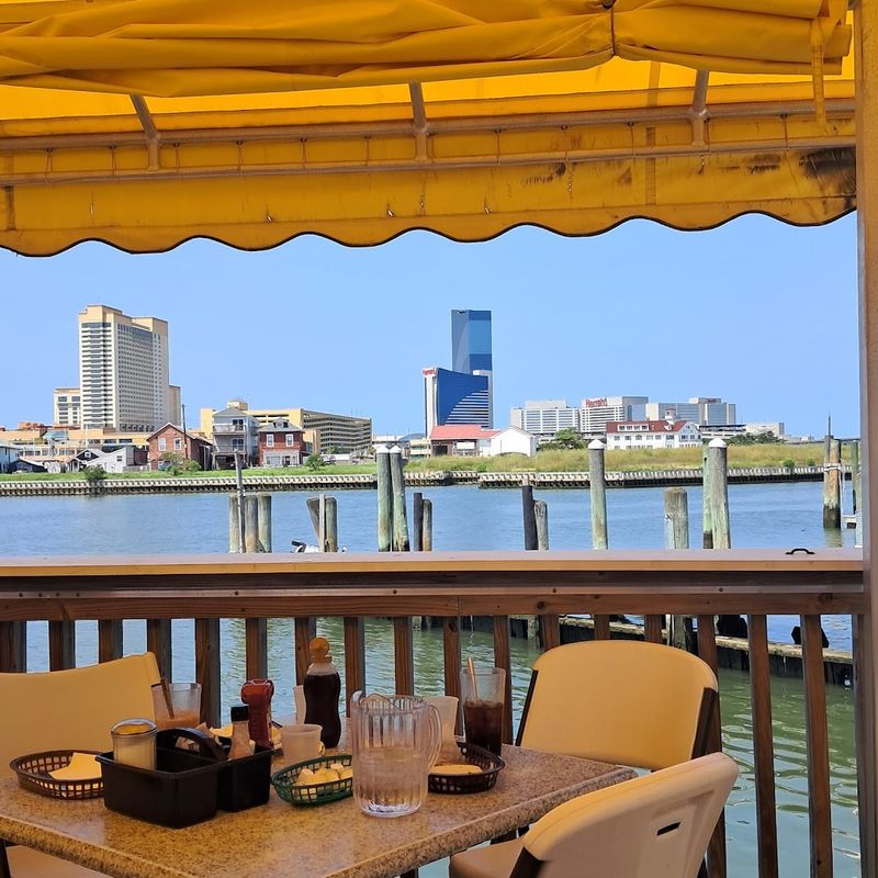 The Dock Setting That Makes Every Meal Feel Different