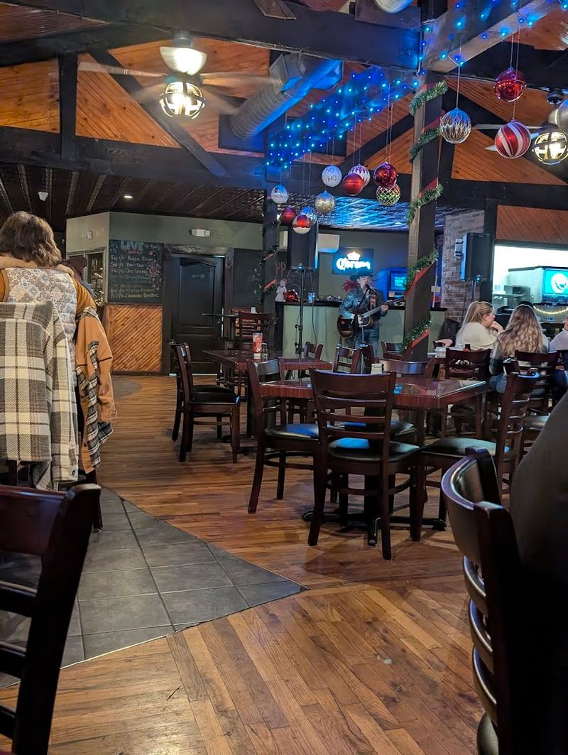 A Spot That Handles Big Groups Well