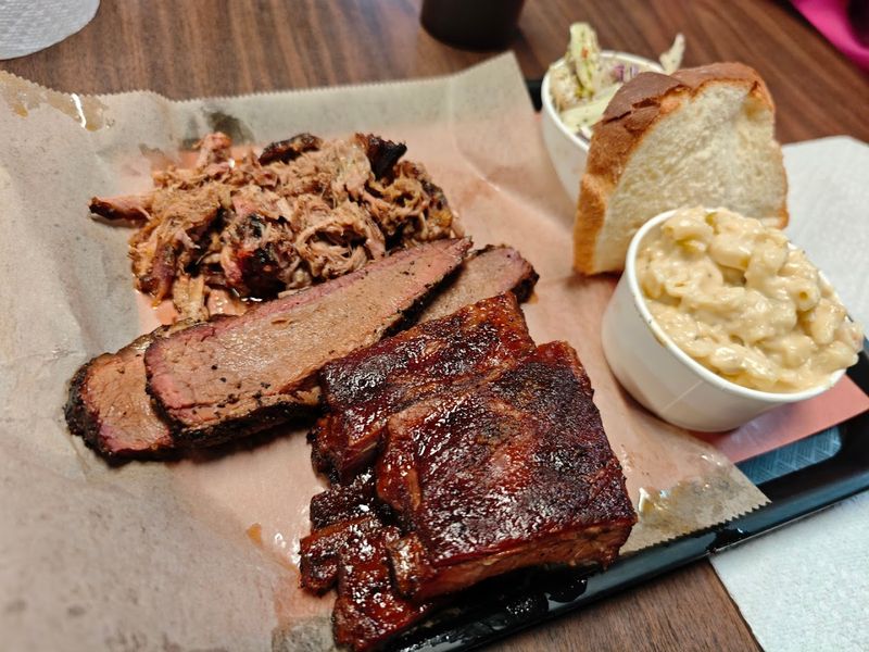 South Dakota - J.R.’s Rhodehouse BBQ PIT (Summerset)