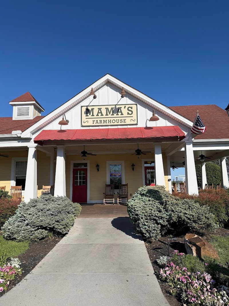 Mama's Farmhouse - Pigeon Forge