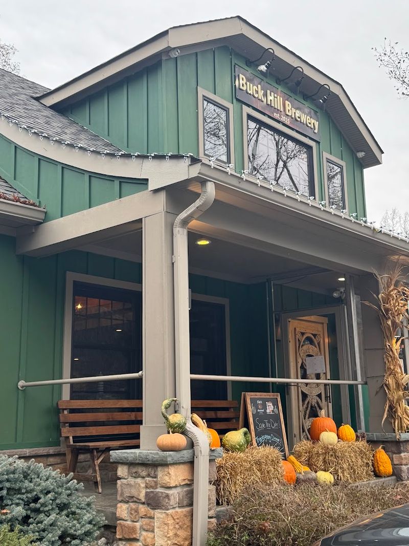 Seasonal Decor That Sets the Mood Before You Even Walk In