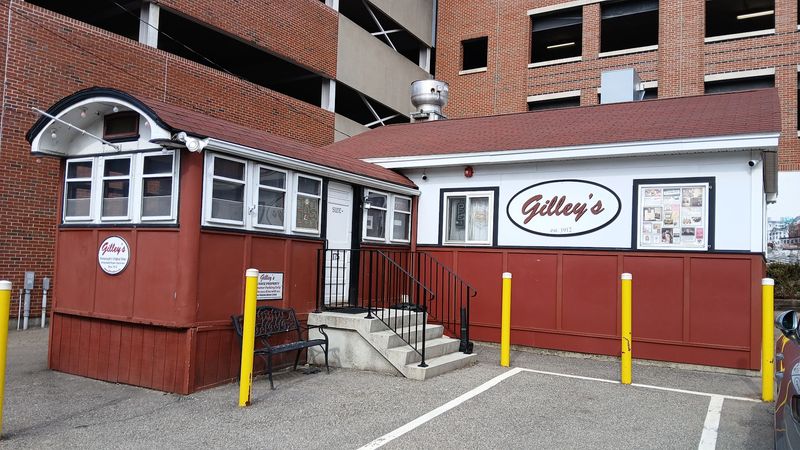 Gilley's PM Lunch — Portsmouth