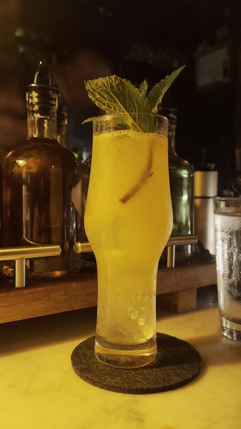 Swizzle Rum Bar & Drinkery 