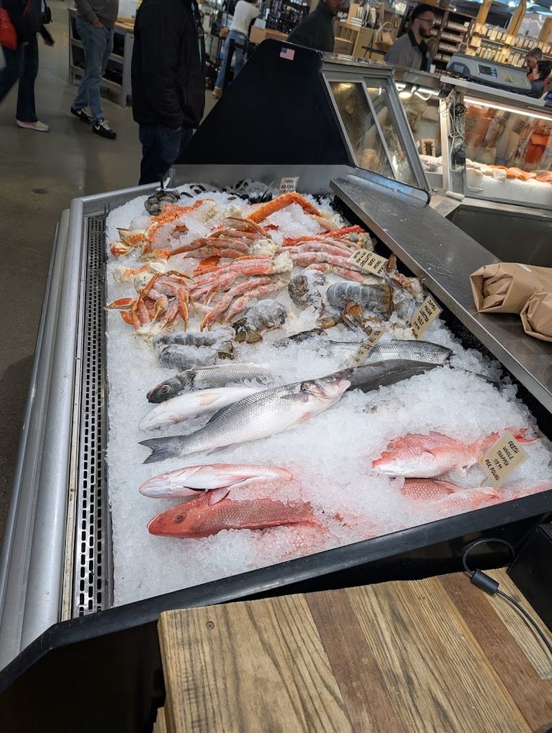 What the 5,000-Plus Reviews Actually Tell You About This Place