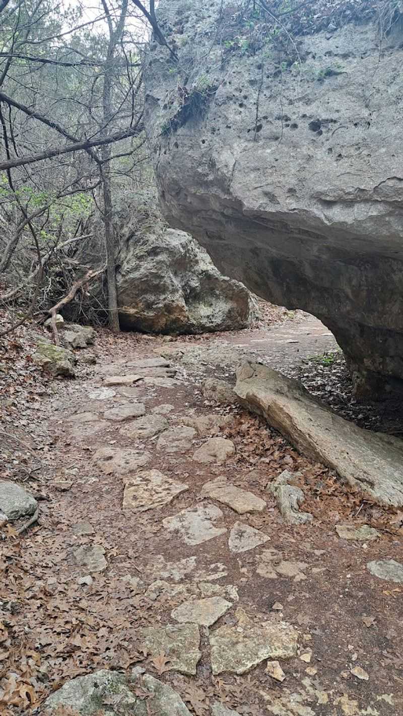 The Hike Down to the Grotto