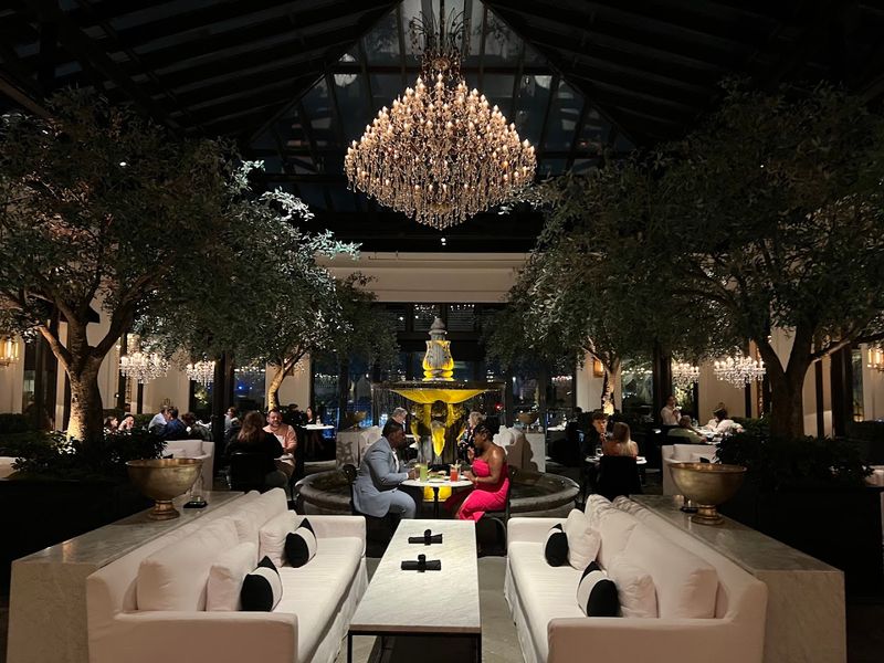 A Glass Atrium That Does the Heavy Lifting