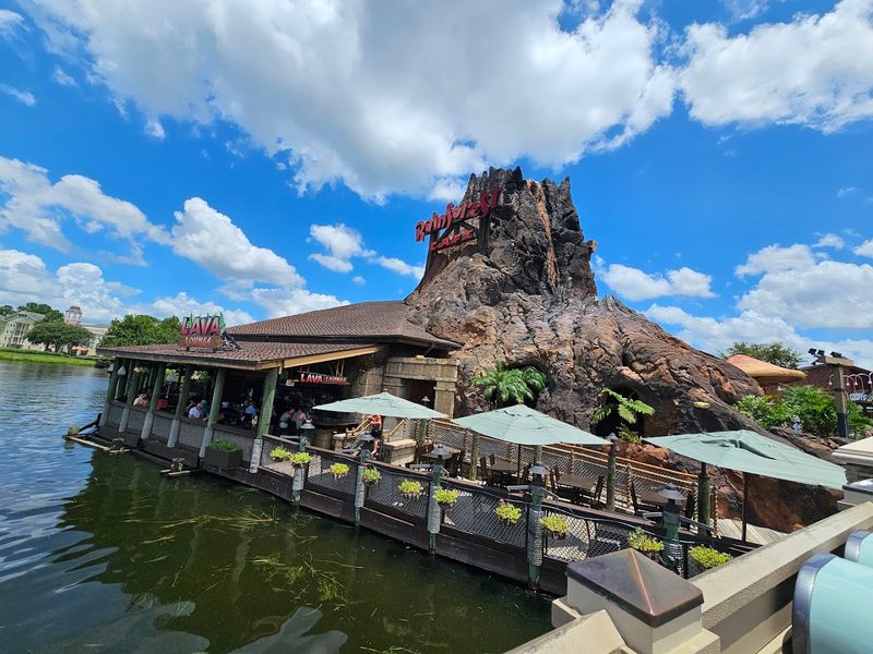 T-Rex Cafe and Rainforest Cafe: Themed Dining for the Whole Family