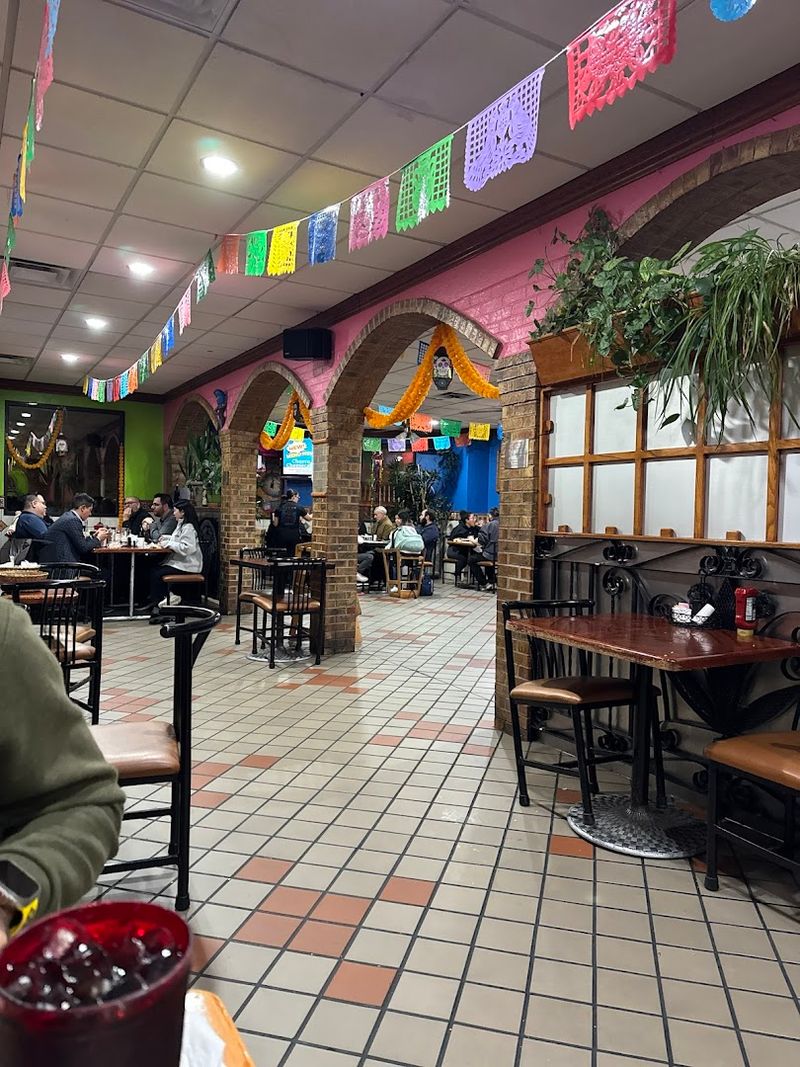 Service That Handles Big Groups Without Missing a Beat