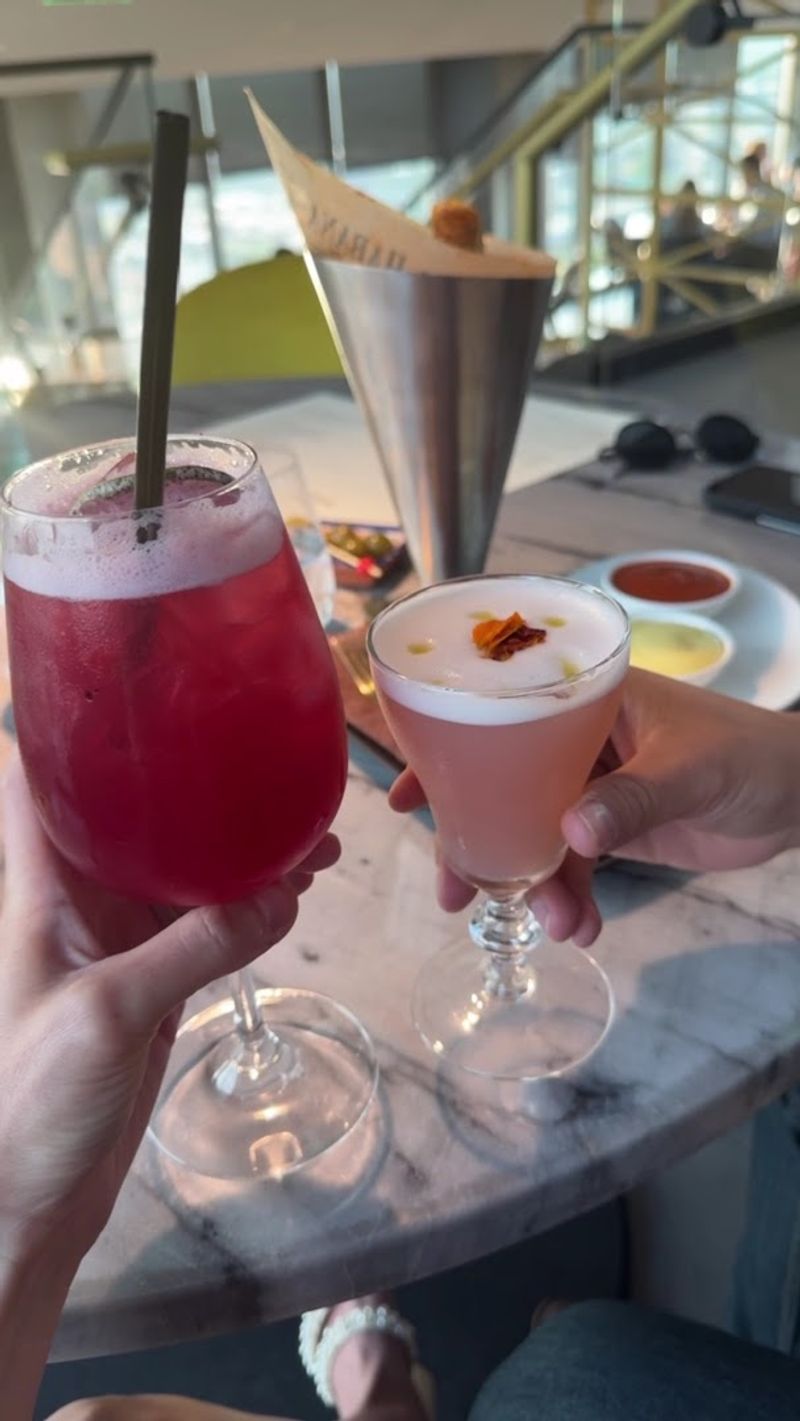 Service That Sets the Tone for the Evening