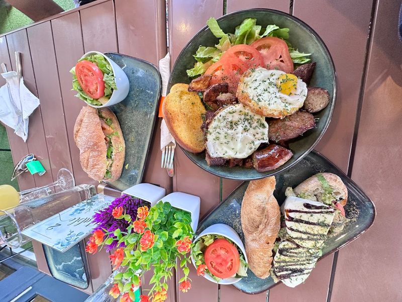 The Bread and Garlic Butter That Steals the Show