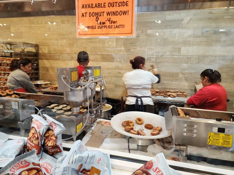 The Apple Cider Donuts That Have Achieved Legend Status