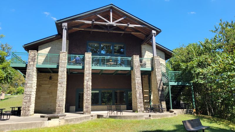 Lake Hope Lodge (McArthur)