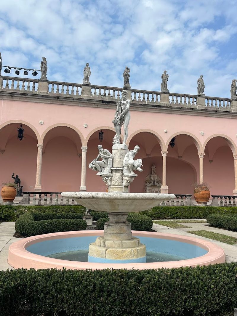 The Courtyard and Italian Atmosphere at the Heart of the Complex