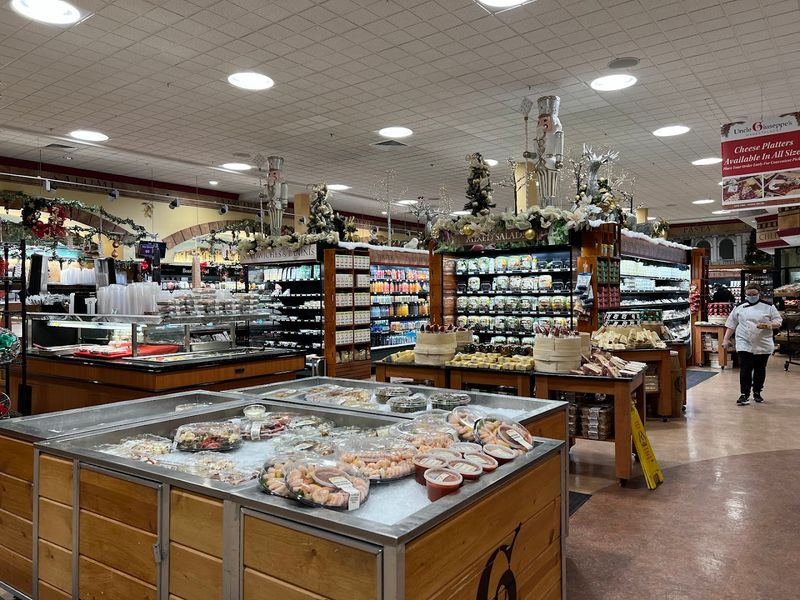 Sushi Inside an Italian Market, and It Works