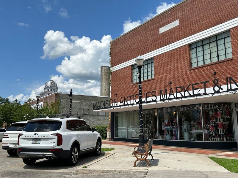 Antique Shops That Actually Deliver