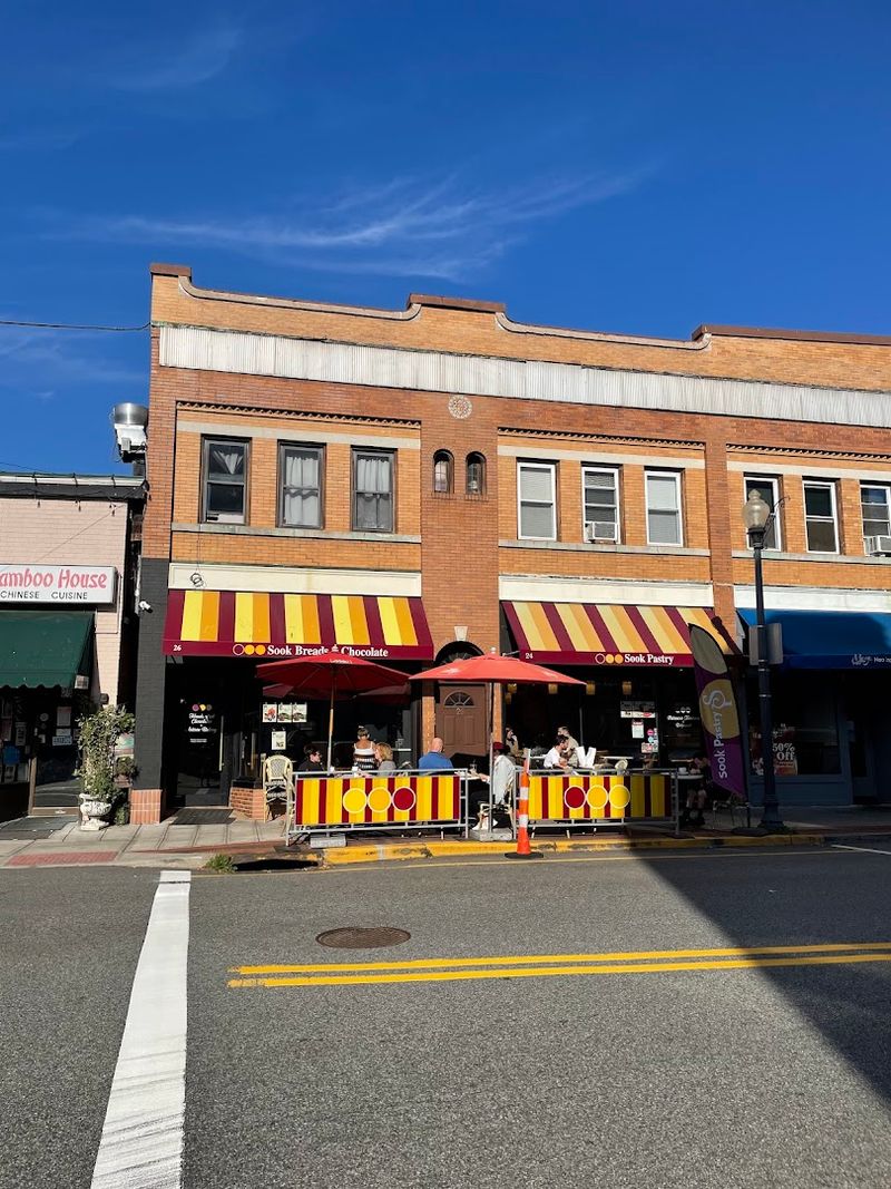 Outdoor Seating and the Street Scene