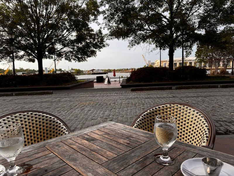 Vic's on the River — Savannah