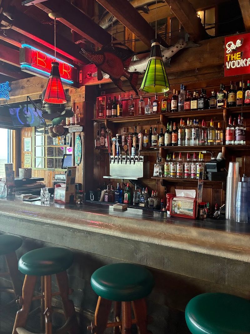 The Atmosphere That Draws Every Kind of Crowd