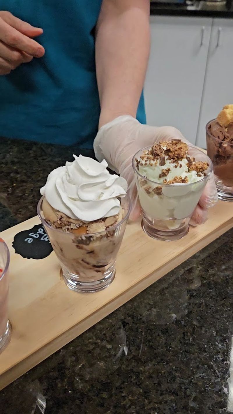 Catering Weddings and Events with Scoops Instead of Slices