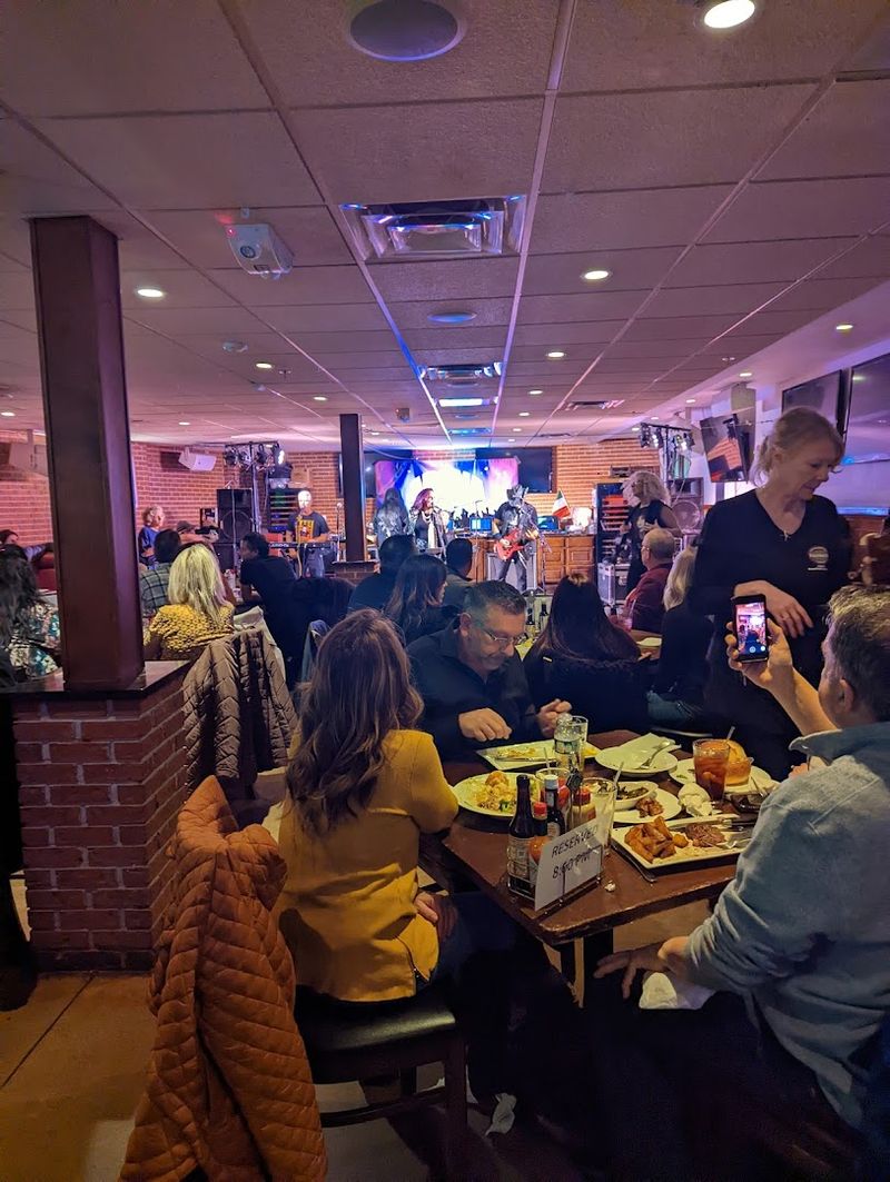 Weekend Hours Make It a Late-Night Option