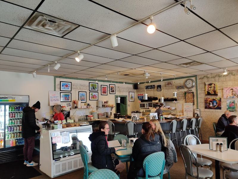 Centre Street Café (Traverse City): Comfortable spot for healthy eats and tea; family-friendly with a casual feel; 4.9 rating.