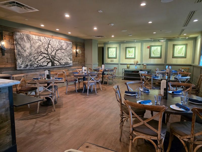 The Rustic-Chic Atmosphere That Sets the Mood