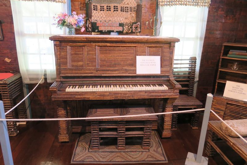The Newspaper Piano: One of the Most Impressive Pieces in the House